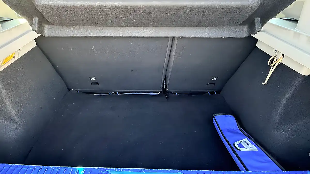 Used 2018 Dacia Sandero Stepway Laureate Azurite Blue - Interior and Exterior details 16
