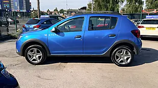 Used 2018 Dacia Sandero Stepway Laureate Azurite Blue - Interior and Exterior details 6