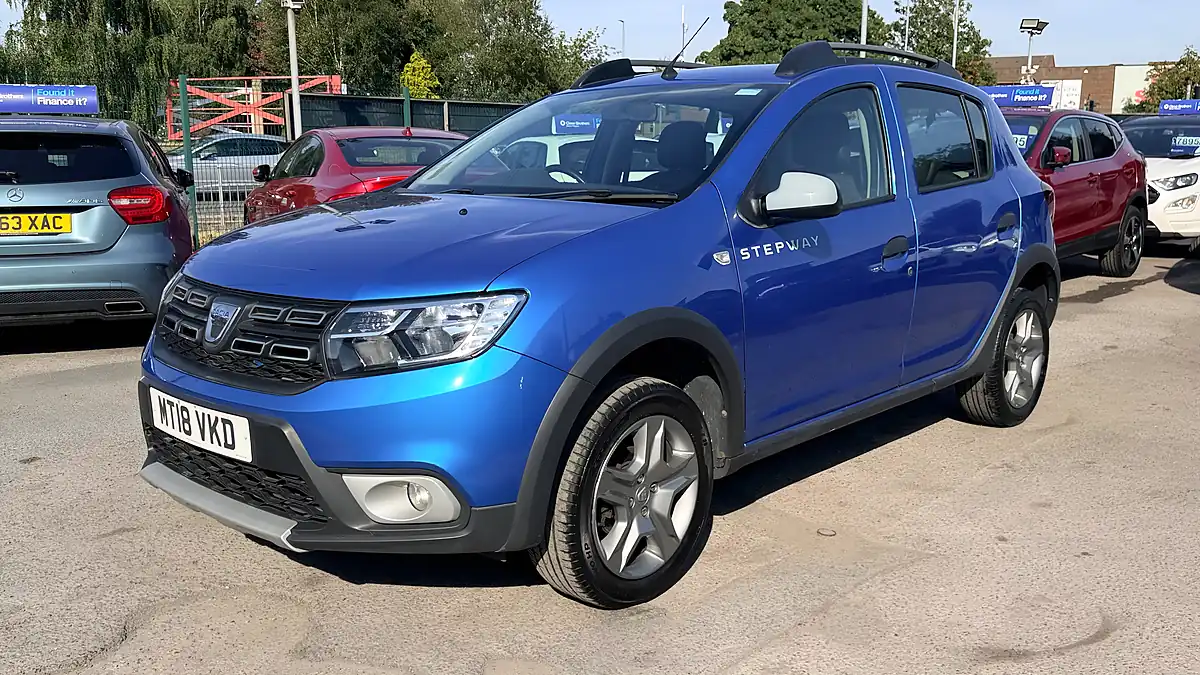 Used 2018 Dacia Sandero Stepway Laureate Azurite Blue - Interior and Exterior details 7