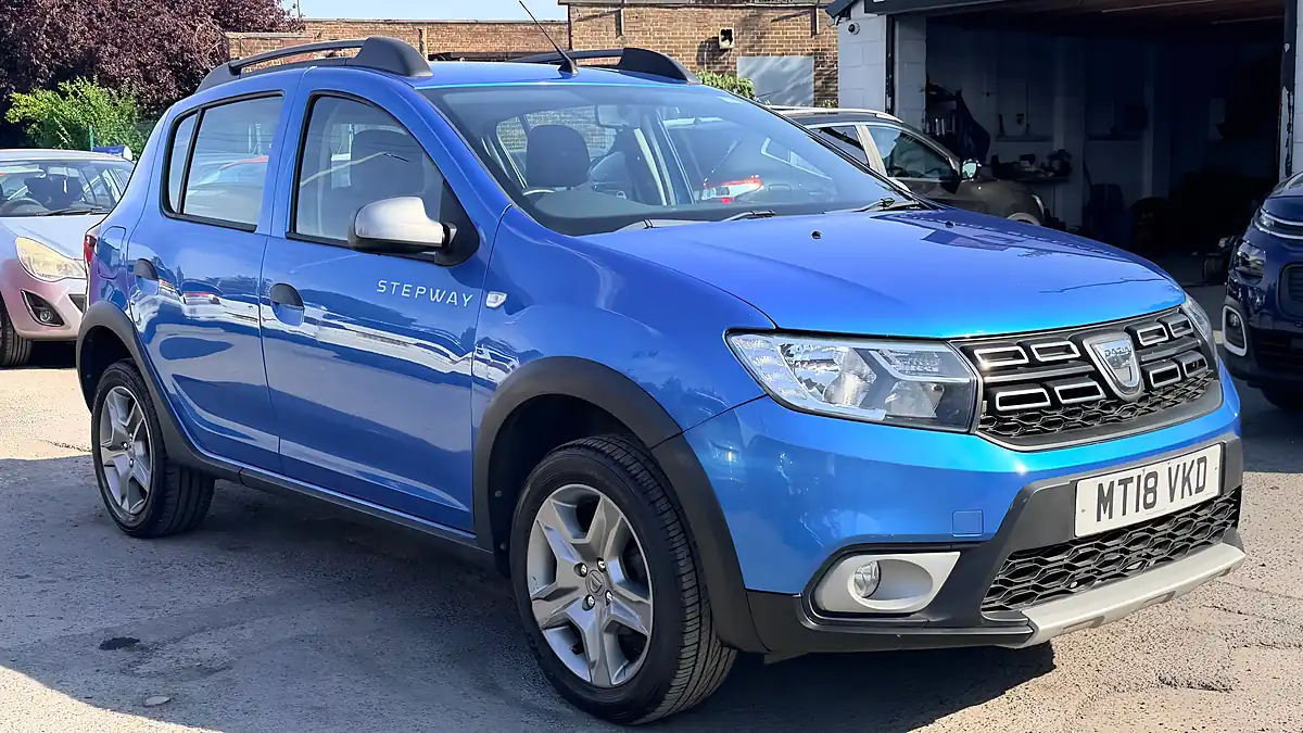 Used 2018 Dacia Sandero Stepway Laureate Azurite Blue - Interior and Exterior details 9