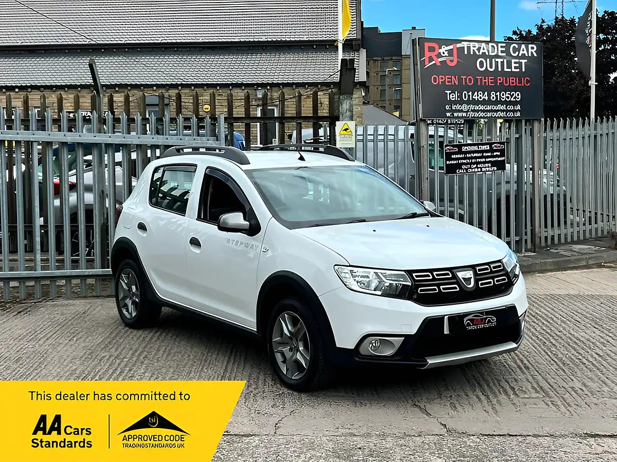 Used 2018 Dacia Sandero Stepway Laureate White - Front View