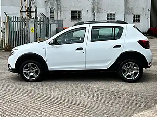 Used 2018 Dacia Sandero Stepway Laureate White - Interior and Exterior details 10