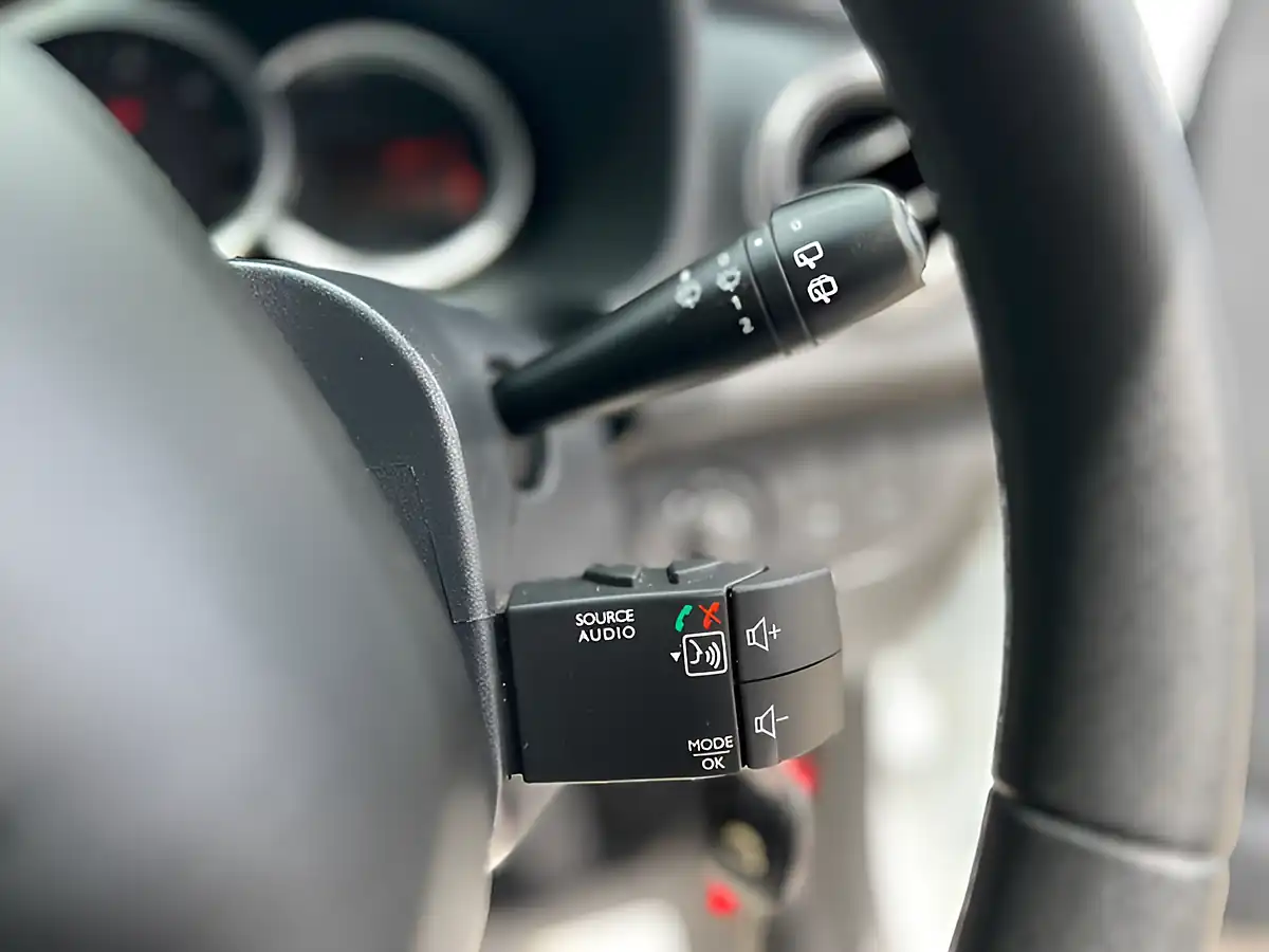 Used 2018 Dacia Sandero Stepway Laureate White - Interior and Exterior details 14