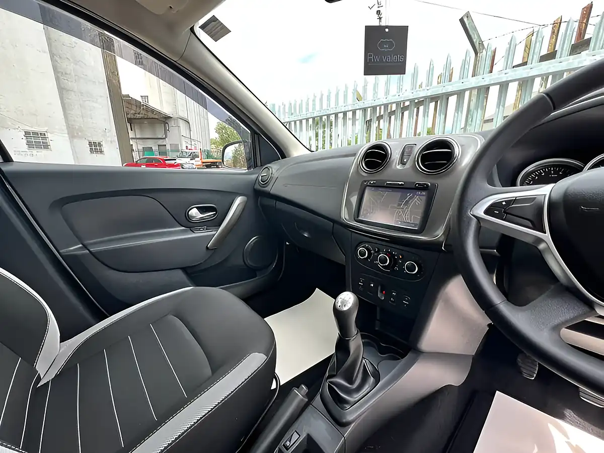 Used 2018 Dacia Sandero Stepway Laureate White - Interior and Exterior details 15