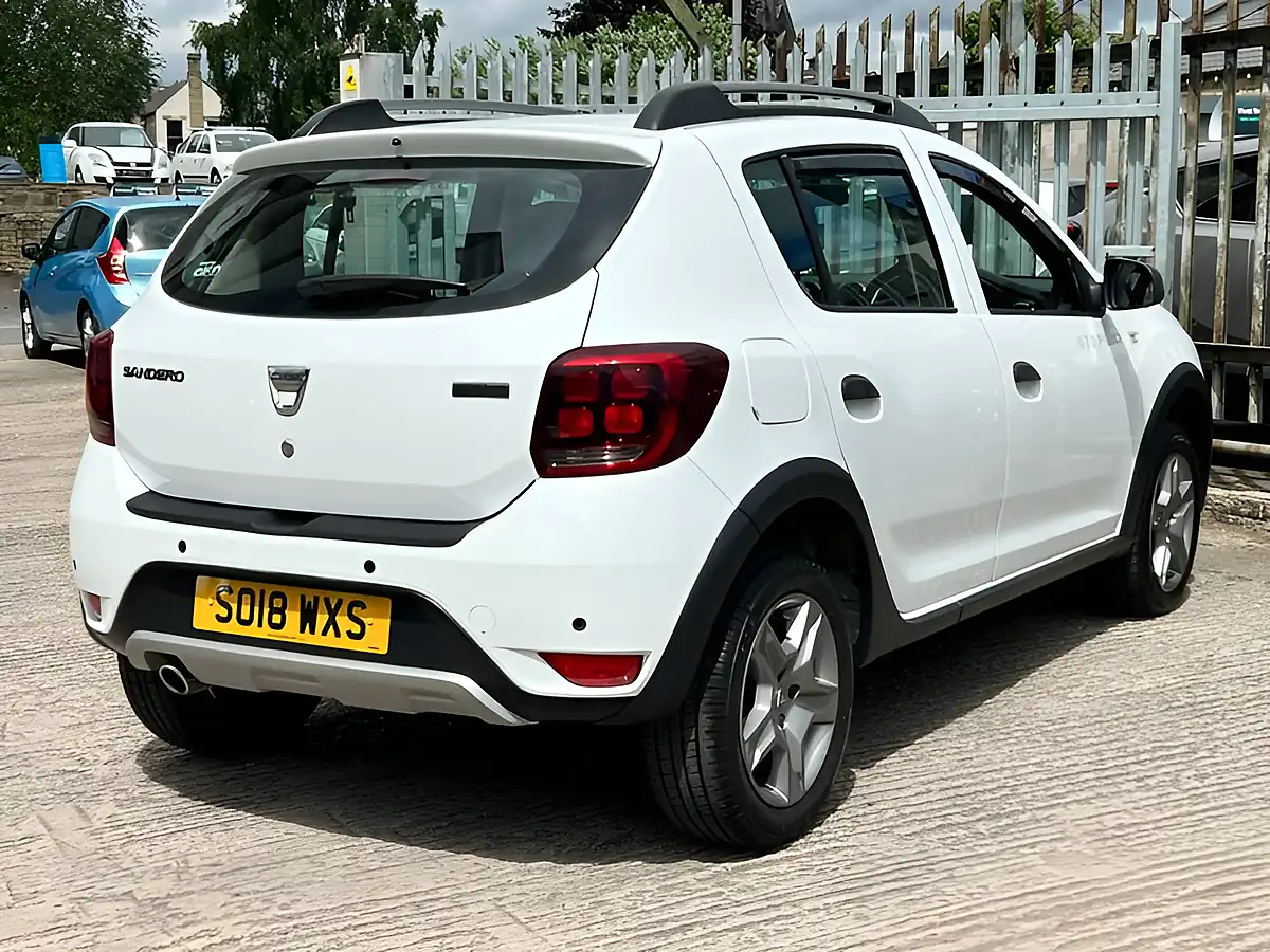 Used 2018 Dacia Sandero Stepway Laureate White - Interior and Exterior details 9
