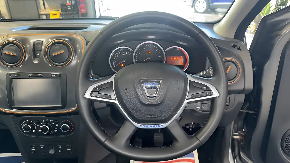 Used 2018 Dacia Sandero Stepway Se Summit Grey - Interior and Exterior details 12