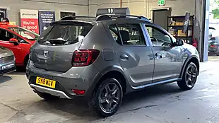 Used 2018 Dacia Sandero Stepway Se Summit Grey - Interior and Exterior details 5