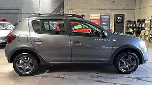 Used 2018 Dacia Sandero Stepway Se Summit Grey - Interior and Exterior details 8
