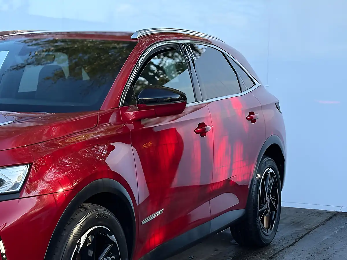 Used 2018 DS 7 Crossback Performance Line Blue Absolute Red - Interior and Exterior details 13