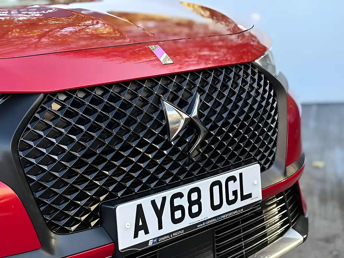 Used 2018 DS 7 Crossback Performance Line Blue Absolute Red - Interior and Exterior details 4