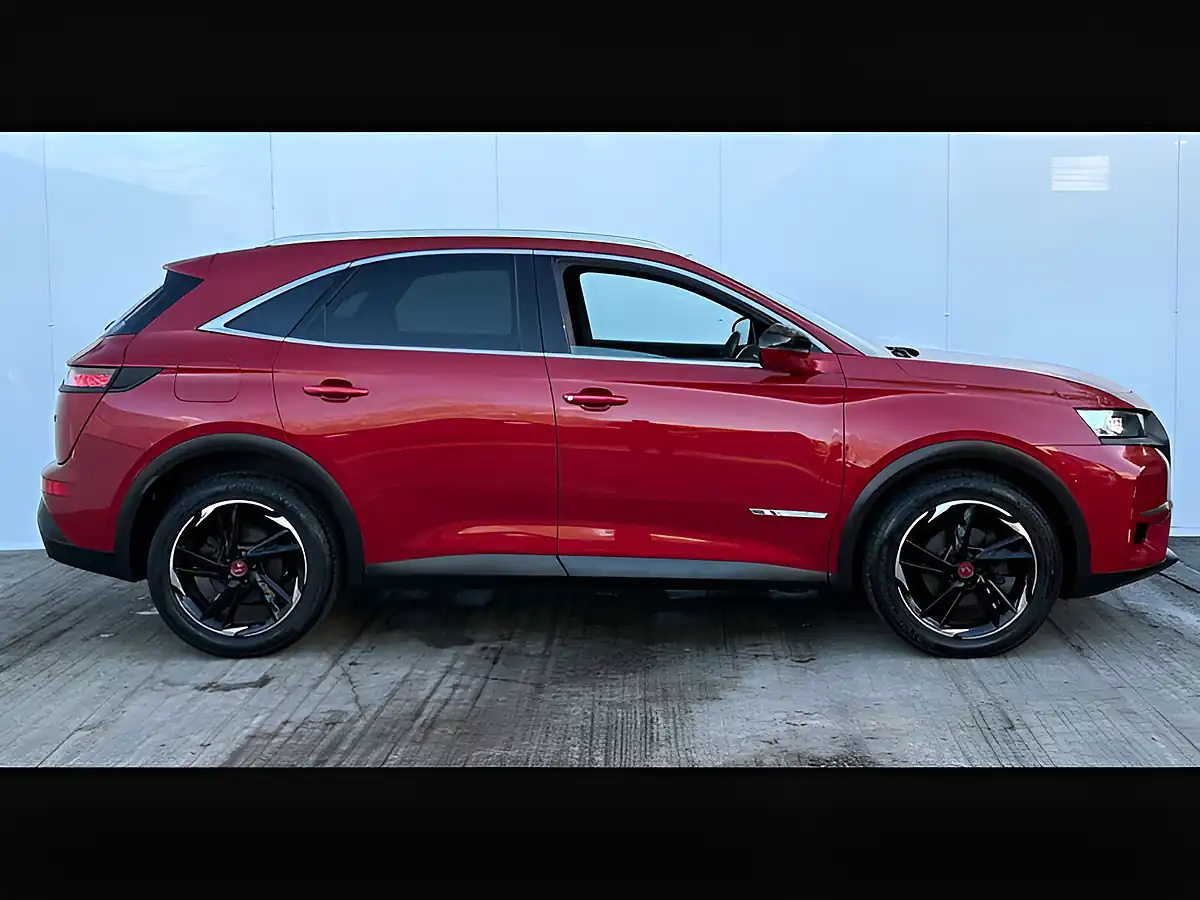 Used 2018 DS 7 Crossback Performance Line Blue Absolute Red - Interior and Exterior details 7