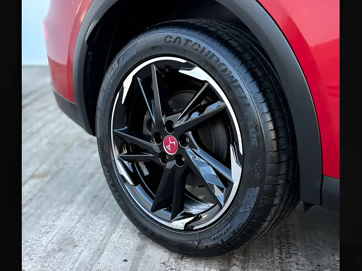 Used 2018 DS 7 Crossback Performance Line Blue Absolute Red - Interior and Exterior details 8