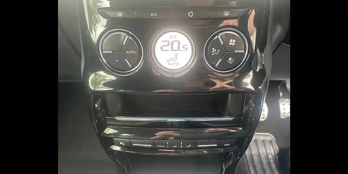 Used 2018 DS Automobiles DS 3 Cafe Racer Grey - Interior and Exterior details 20