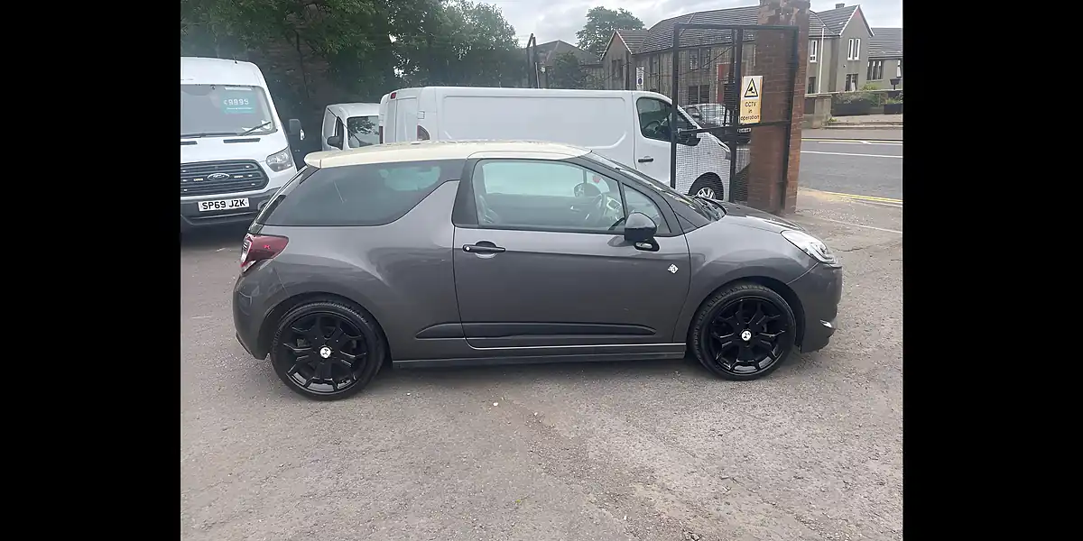 Used 2018 DS Automobiles DS 3 Cafe Racer Grey - Interior and Exterior details 3