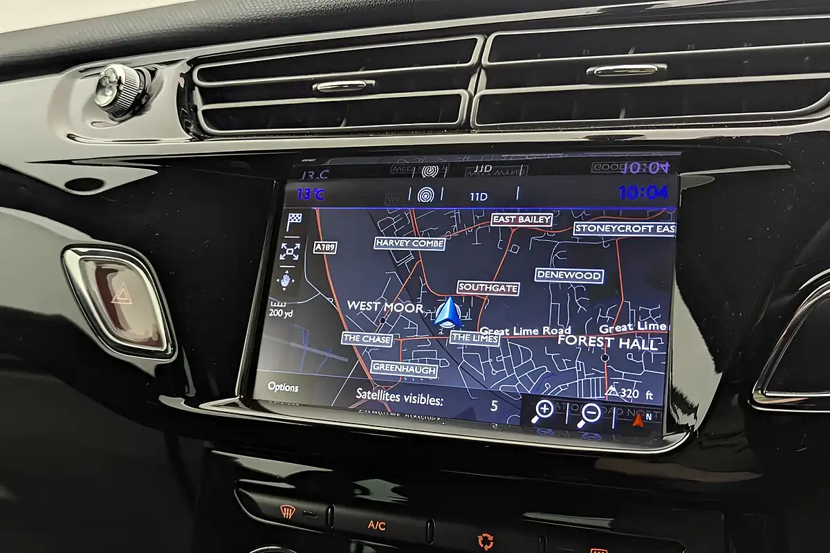 Used 2018 DS Automobiles DS 3 Connected Chic Black - Interior and Exterior details 10