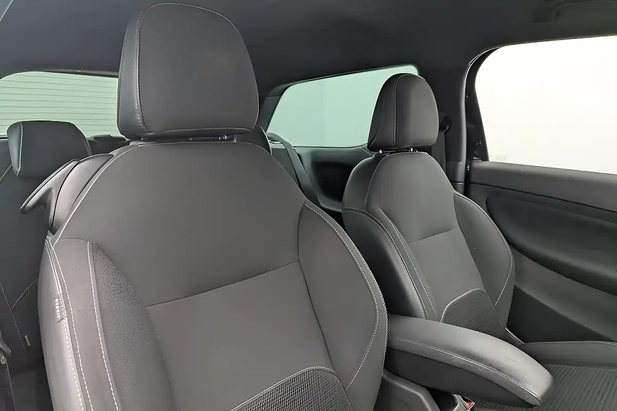 Used 2018 DS Automobiles DS 3 Connected Chic Black - Interior and Exterior details 12