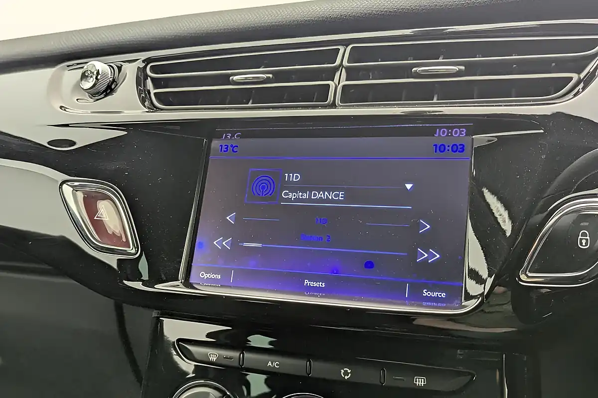 Used 2018 DS Automobiles DS 3 Connected Chic Black - Interior and Exterior details 14