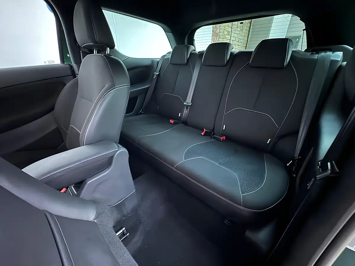 Used 2018 DS Automobiles DS 3 Connected Chic Sapphire Green - Interior and Exterior details 10