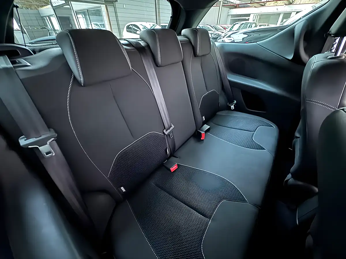 Used 2018 DS Automobiles DS 3 Connected Chic Sapphire Green - Interior and Exterior details 11