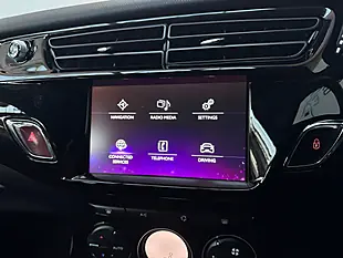 Used 2018 DS Automobiles DS 3 Connected Chic Sapphire Green - Interior and Exterior details 13