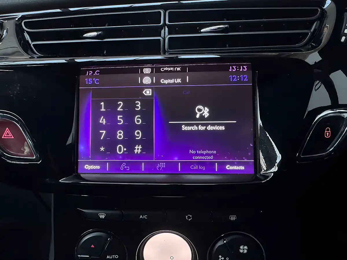 Used 2018 DS Automobiles DS 3 Connected Chic Sapphire Green - Interior and Exterior details 16