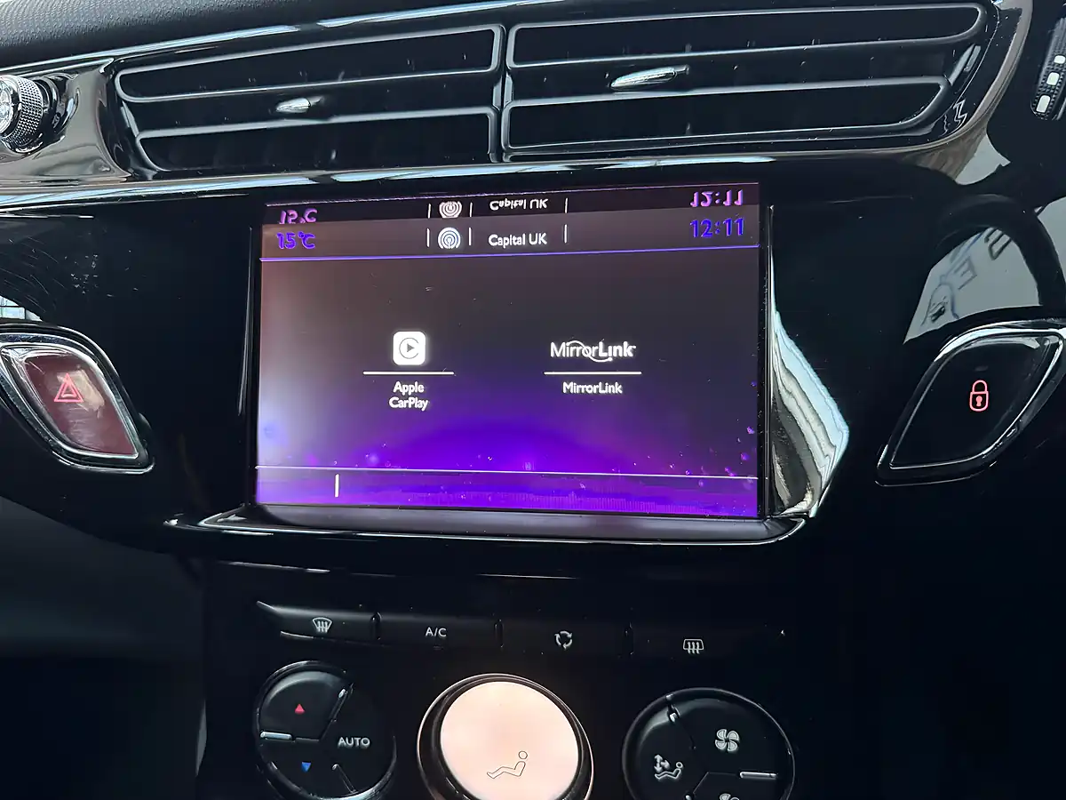 Used 2018 DS Automobiles DS 3 Connected Chic Sapphire Green - Interior and Exterior details 17