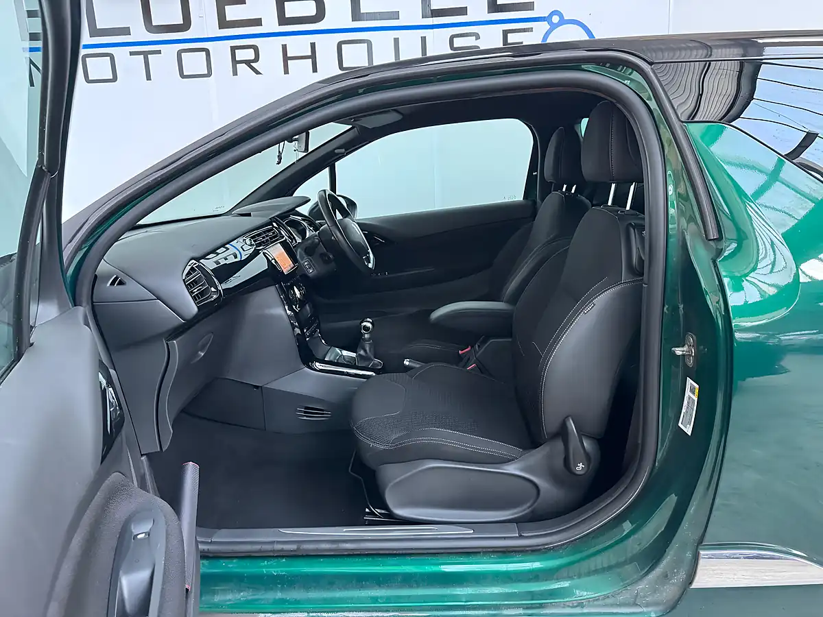 Used 2018 DS Automobiles DS 3 Connected Chic Sapphire Green - Interior and Exterior details 9