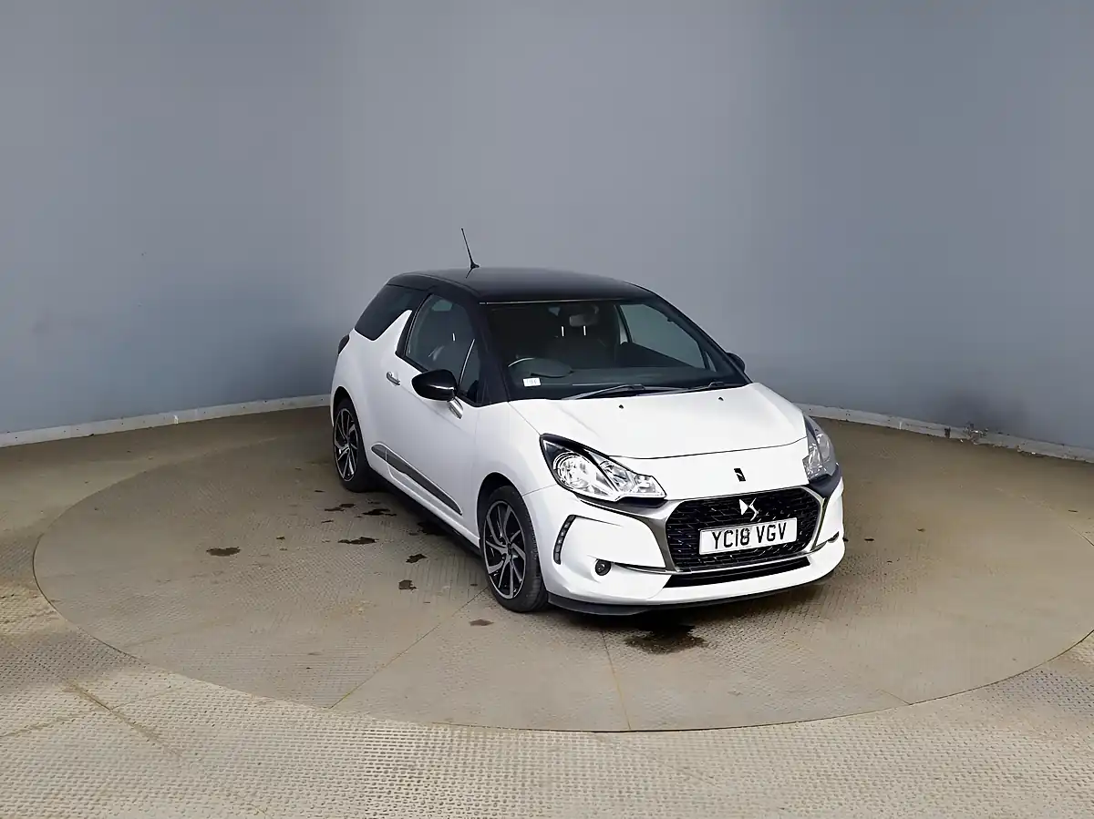 Used 2018 DS Automobiles DS 3 Connected Chic White - Front View