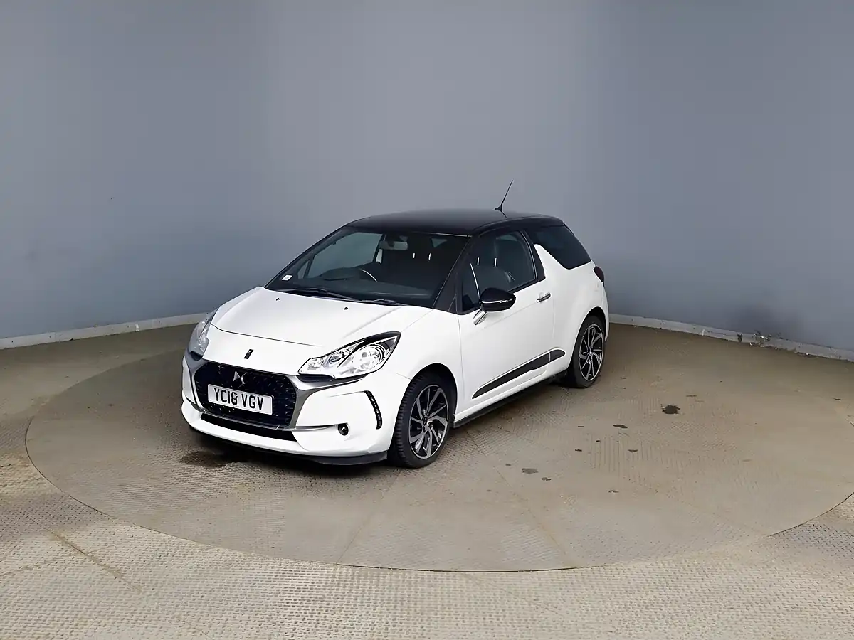 Used 2018 DS Automobiles DS 3 Connected Chic White - Interior and Exterior details 3