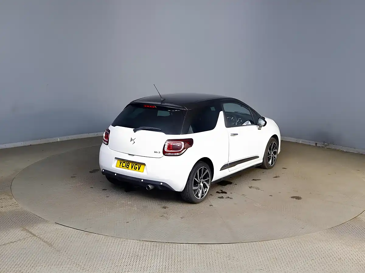Used 2018 DS Automobiles DS 3 Connected Chic White - Interior and Exterior details 7