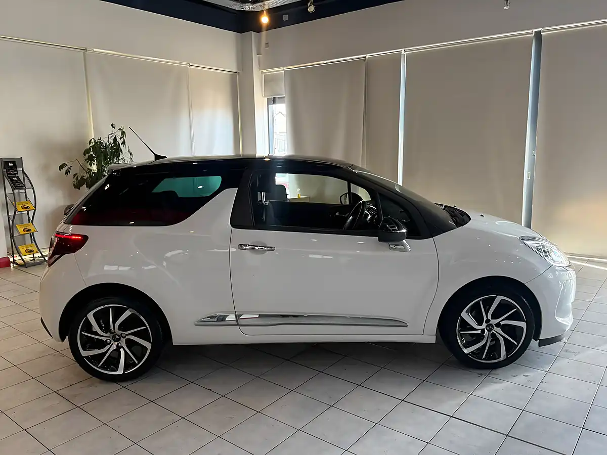 Used 2018 DS Automobiles DS 3 Connected Chic White - Interior and Exterior details 11