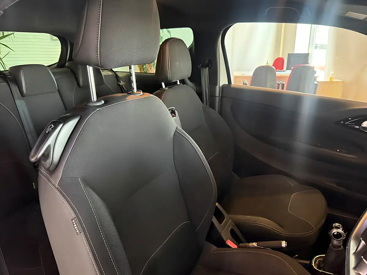 Used 2018 DS Automobiles DS 3 Connected Chic White - Interior and Exterior details 13
