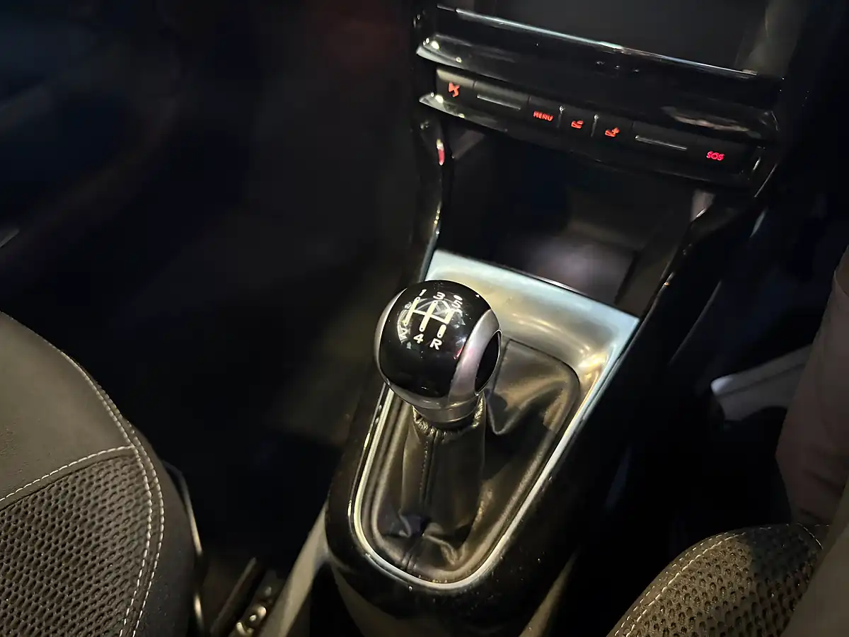 Used 2018 DS Automobiles DS 3 Connected Chic White - Interior and Exterior details 17