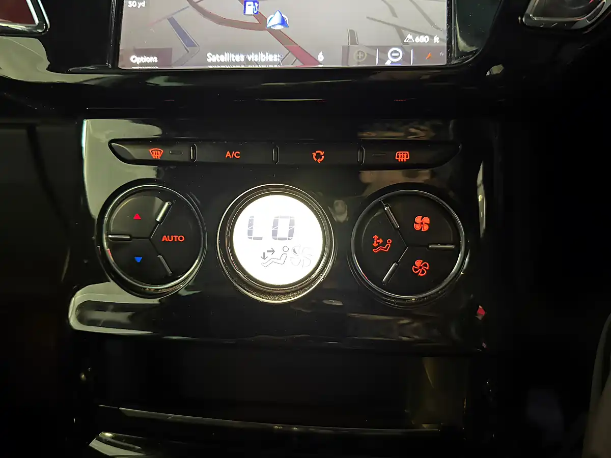 Used 2018 DS Automobiles DS 3 Connected Chic White - Interior and Exterior details 18