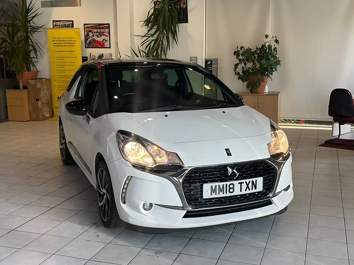 Used 2018 DS Automobiles DS 3 Connected Chic White - Interior and Exterior details 2