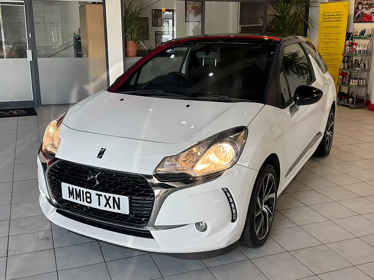 Used 2018 DS Automobiles DS 3 Connected Chic White - Interior and Exterior details 4