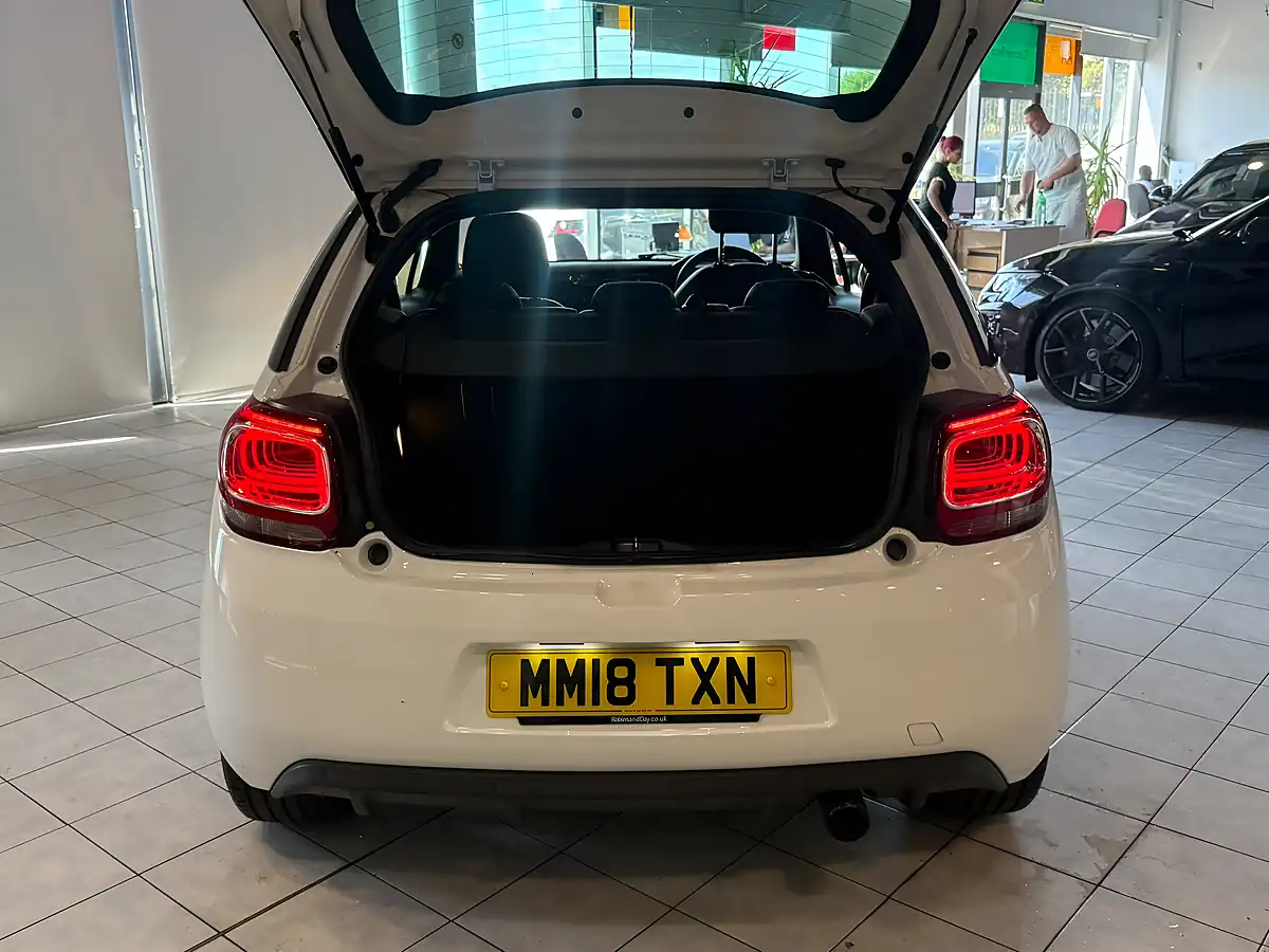 Used 2018 DS Automobiles DS 3 Connected Chic White - Interior and Exterior details 8