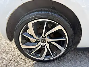 Used 2018 DS Automobiles DS 3 Connected Chic White - Interior and Exterior details 10
