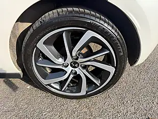 Used 2018 DS Automobiles DS 3 Connected Chic White - Interior and Exterior details 11