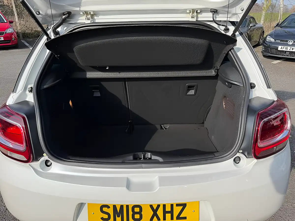 Used 2018 DS Automobiles DS 3 Connected Chic White - Interior and Exterior details 14