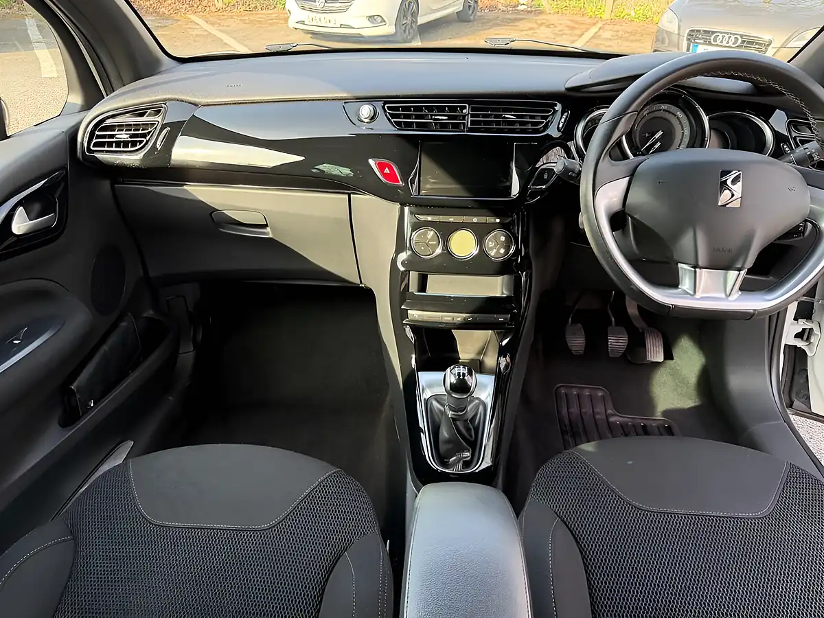 Used 2018 DS Automobiles DS 3 Connected Chic White - Interior and Exterior details 16
