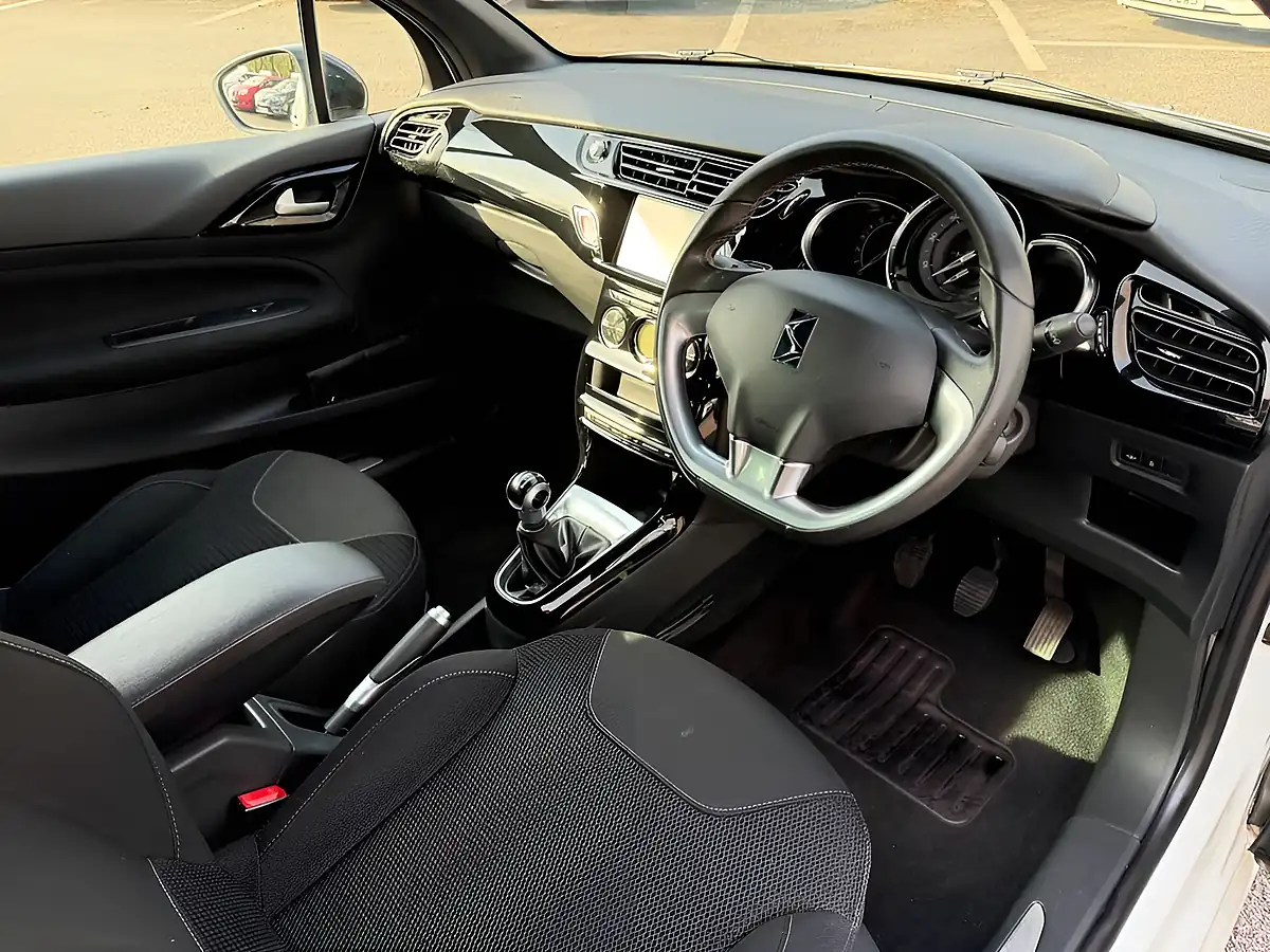 Used 2018 DS Automobiles DS 3 Connected Chic White - Interior and Exterior details 18
