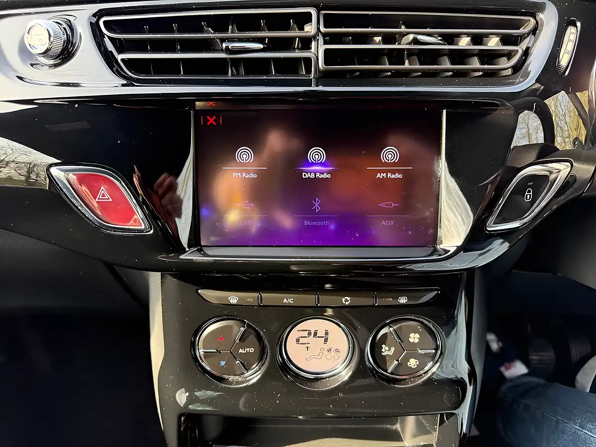 Used 2018 DS Automobiles DS 3 Connected Chic White - Interior and Exterior details 19