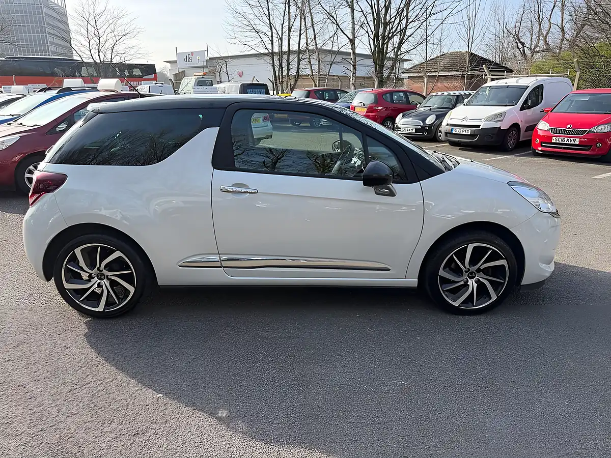 Used 2018 DS Automobiles DS 3 Connected Chic White - Interior and Exterior details 8
