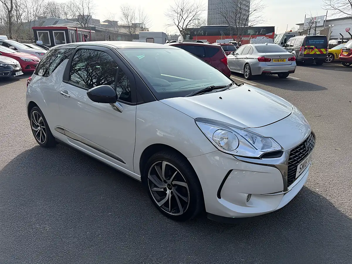 Used 2018 DS Automobiles DS 3 Connected Chic White - Interior and Exterior details 9