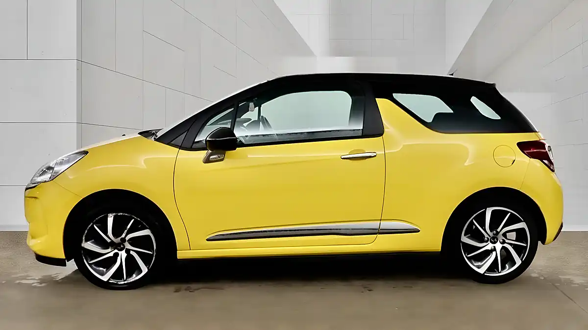 Used 2018 DS Automobiles DS 3 Connected Chic Yellow - Interior and Exterior details 4