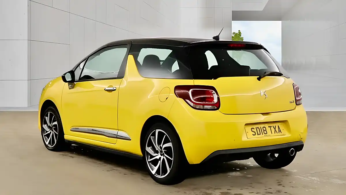 Used 2018 DS Automobiles DS 3 Connected Chic Yellow - Interior and Exterior details 5