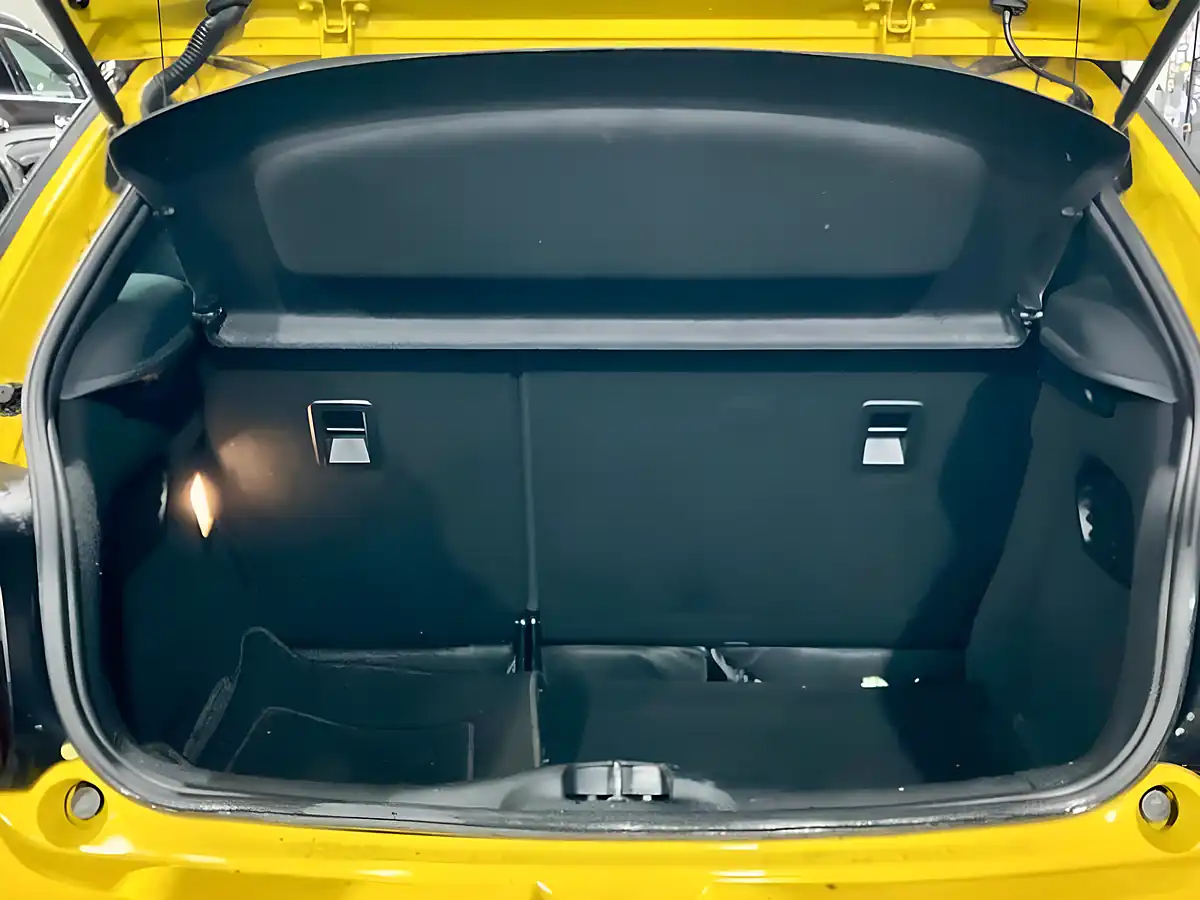 Used 2018 DS Automobiles DS 3 Connected Chic Yellow - Interior and Exterior details 7