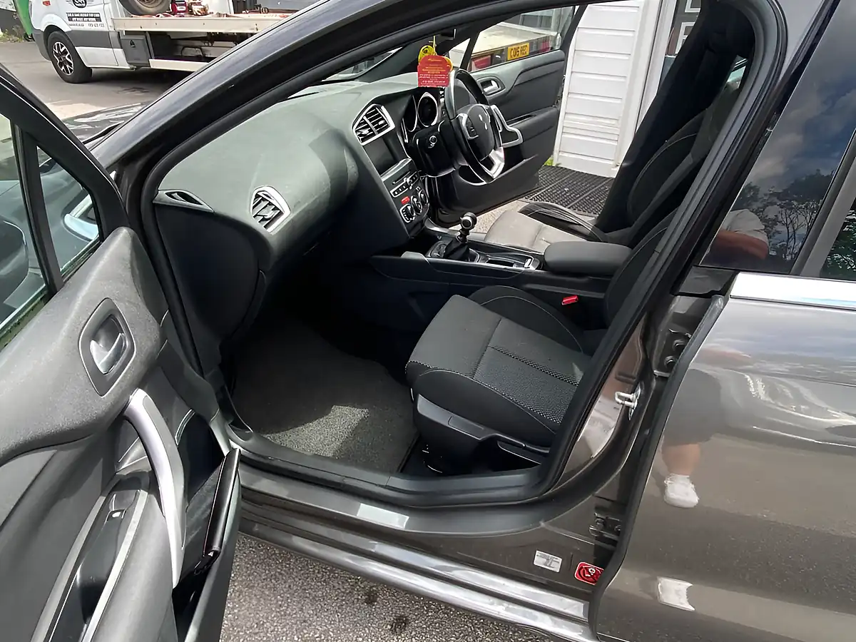 Used 2018 DS Automobiles DS 4 Elegance Grey - Interior and Exterior details 10