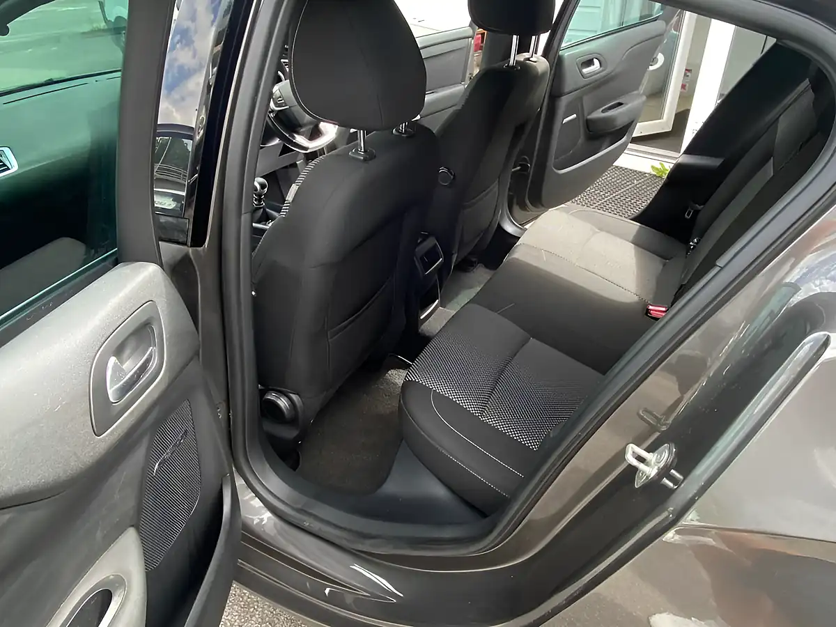 Used 2018 DS Automobiles DS 4 Elegance Grey - Interior and Exterior details 11